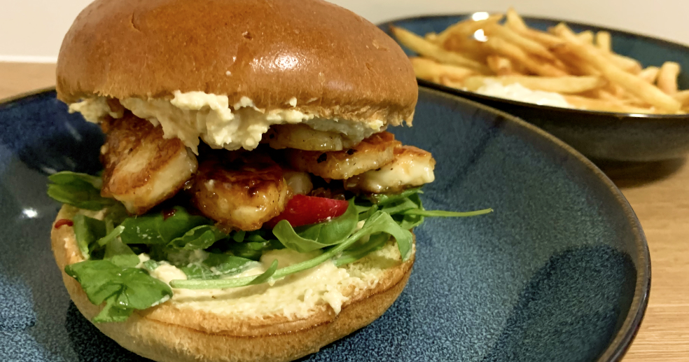 Protein-Rich & Filling Halloumi Burgers With Sweet Chilli - Dinner With Evie
